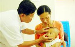 Cảnh giác với ung thư mắt ở trẻ